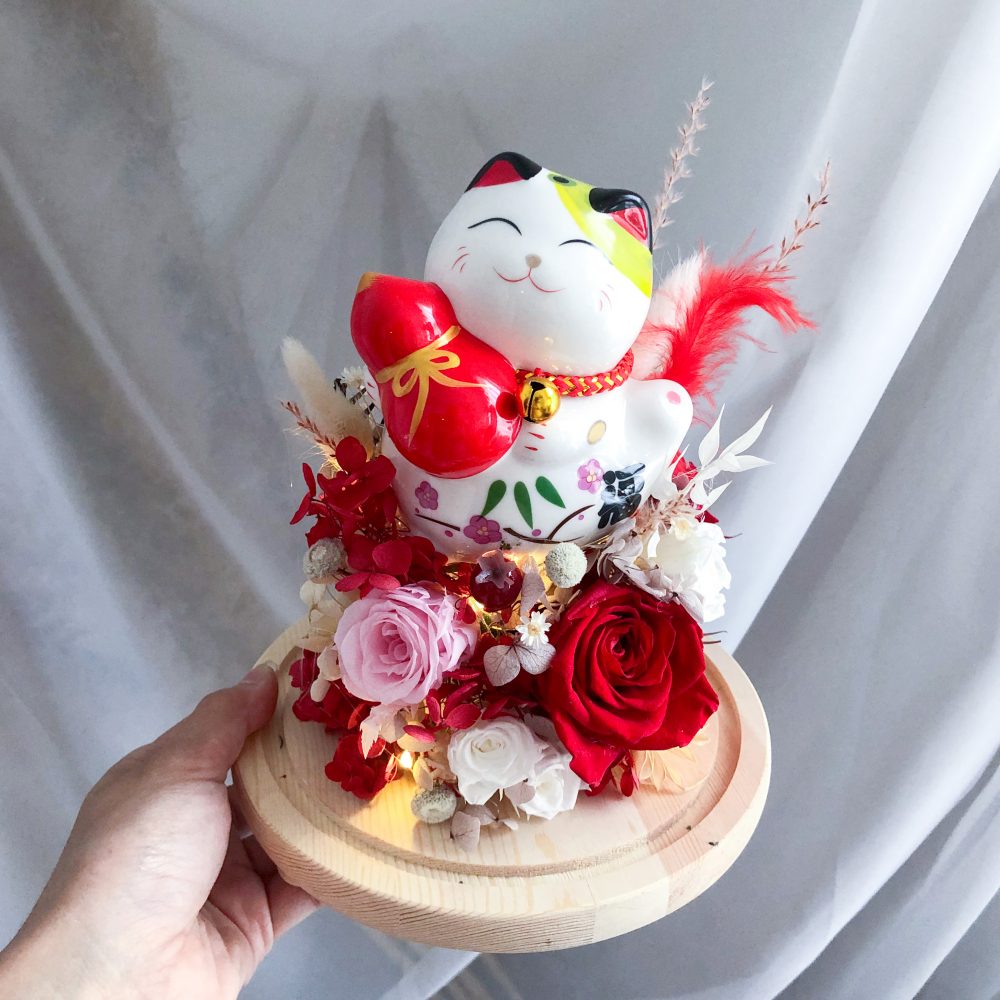 Flower Dome with fortune cat