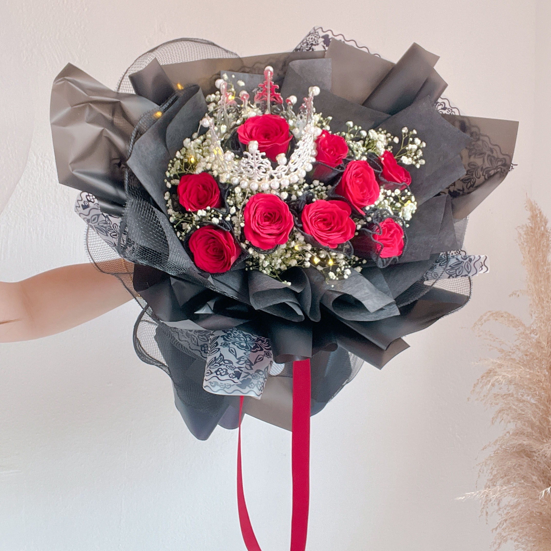 Bouquet of roses with a crown